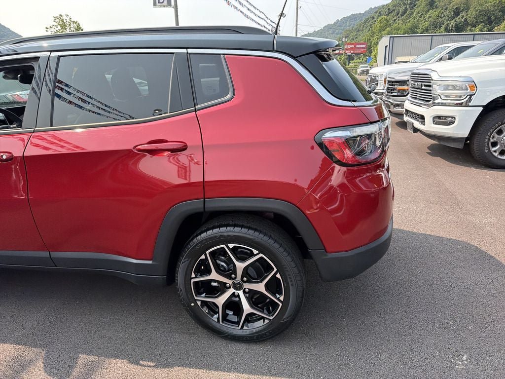 Used 2025 Jeep Compass Limited AWD/4WD image 7