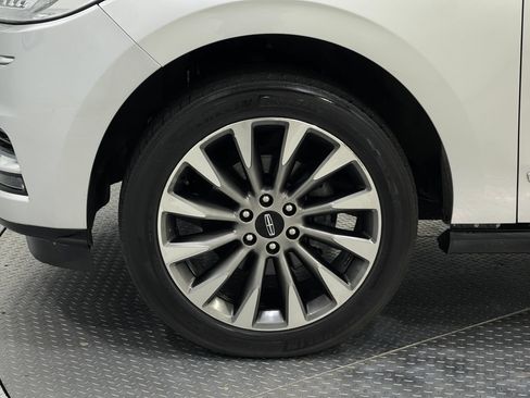 Used 2019 Lincoln Navigator Select AWD/4WD image 36