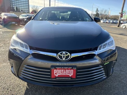 Used 2017 Toyota Camry XLE image 3
