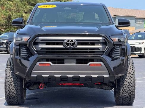 Used 2025 Toyota Tacoma SR5 AWD/4WD image 9
