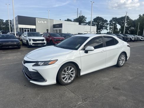 Used 2023 Toyota Camry LE FWD image 4