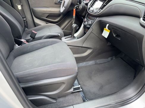 Used 2019 Chevrolet Trax LS image 15