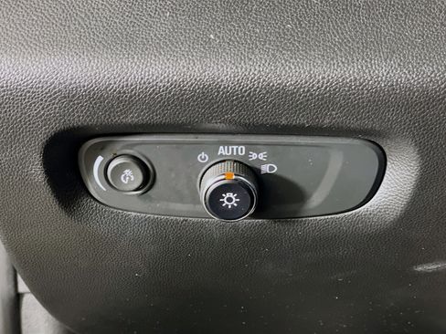 Used 2023 Chevrolet Traverse LT image 17