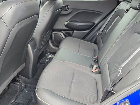 Used 2023 Hyundai Venue Limited image 11