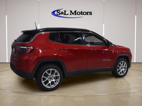 Used 2025 Jeep Compass Limited AWD/4WD image 8