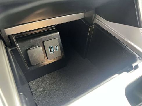 Used 2022 Ford Explorer XLT w/ Equipment Group 202A image 32