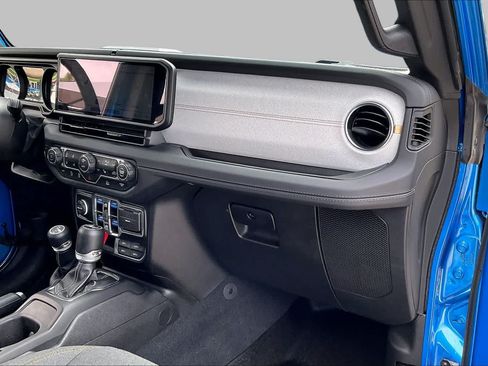 Used 2024 Jeep Wrangler Unlimited Sahara AWD/4WD image 18