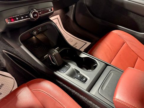 Used 2019 Volvo XC40 T5 Momentum image 22