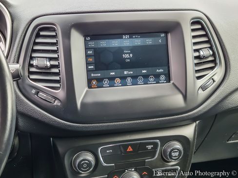 Used 2021 Jeep Compass Latitude FWD image 18
