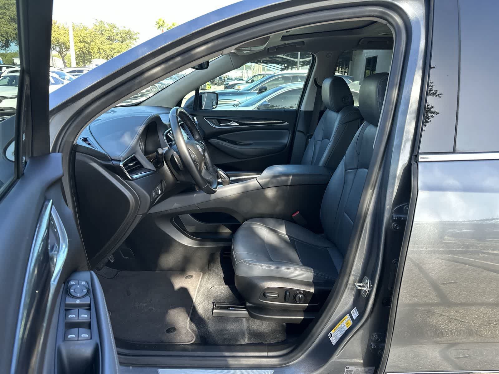 Used 2021 Buick Enclave Essence w/ Sound and Sites Package AWD/4WD image 2