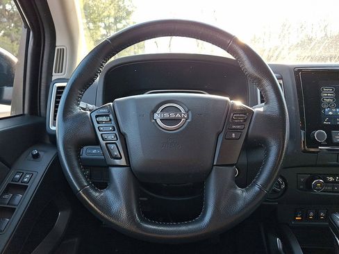 Used 2023 Nissan Frontier SV w/ SV Convenience Package AWD/4WD image 17