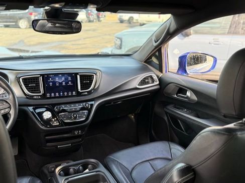 Used 2020 Chrysler Pacifica Touring-L w/ Advanced Safetytec Group image 30