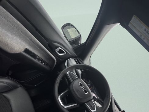 Used 2024 Jeep Compass Latitude image 19