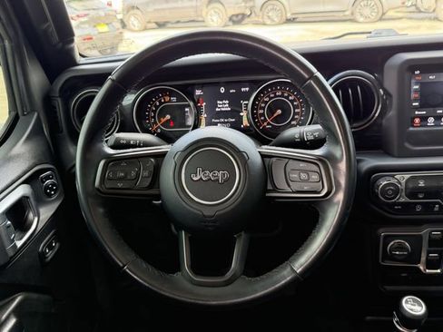 Used 2020 Jeep Gladiator Sport image 19