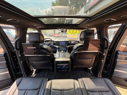 Used 2022 Jeep Grand Wagoneer Series II AWD/4WD image 20