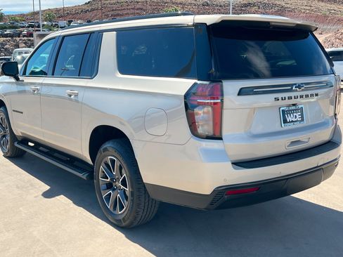 Used 2021 Chevrolet Suburban Z71 w/ Luxury Package AWD/4WD image 3