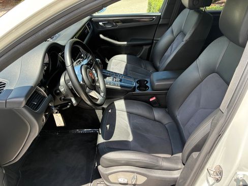 Used 2017 Porsche Macan AWD/4WD image 17