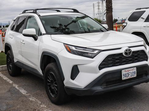 Used 2022 Toyota RAV4 XLE w/ Convenience Package FWD image 8