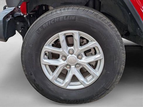 Used 2018 Jeep Wrangler Unlimited Sahara w/ Cold Weather Group image 9