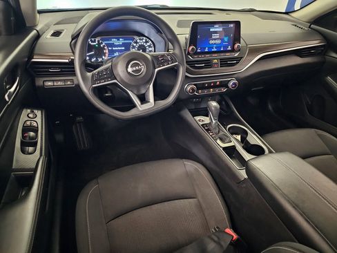 Used 2024 Nissan Altima 2.5 SV image 14