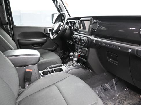 Used 2022 Jeep Wrangler Unlimited Sport AWD/4WD image 26