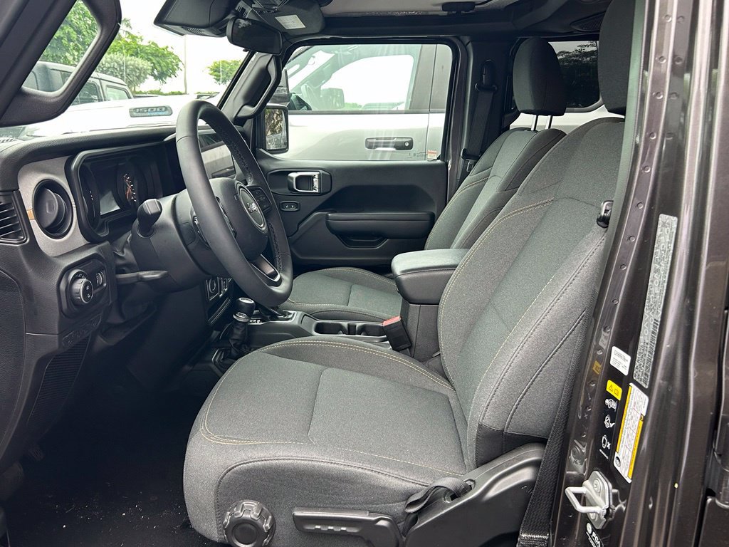 Certified 2025 Jeep Gladiator Sport AWD/4WD image 8