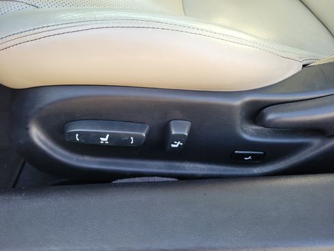 Used 2014 Lexus IS 250C w/ Luxury Package image 16