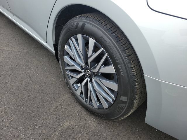 Used 2025 Nissan Altima 2.5 SV FWD image 32