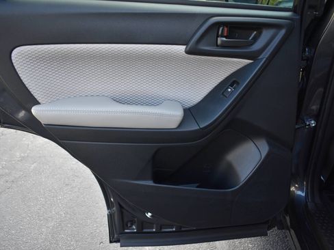 Used 2018 Subaru Forester 2.5i Premium w/ All-Weather Package image 12