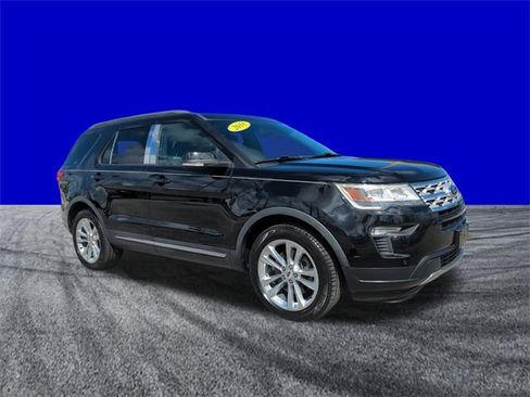 Used 2018 Ford Explorer XLT w/ Equipment Group 202A image 2