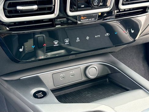 New 2026 Nissan Sentra SR FWD image 9