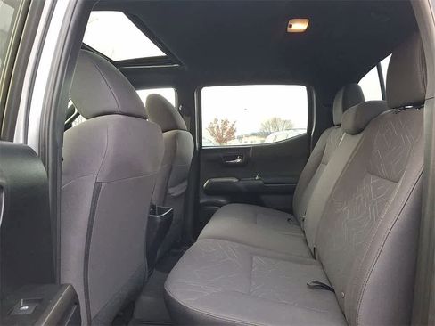 Used 2017 Toyota Tacoma TRD Sport image 20
