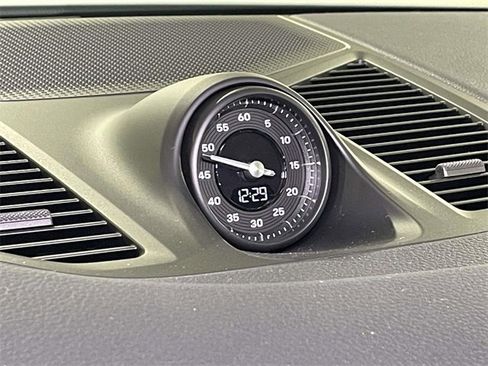 Used 2021 Porsche Macan image 26