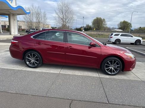 Used 2017 Toyota Camry XSE w/ Moonroof Package FWD image 3