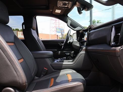 Certified 2025 GMC Sierra 1500 AT4 w/ Technology Package AWD/4WD image 7