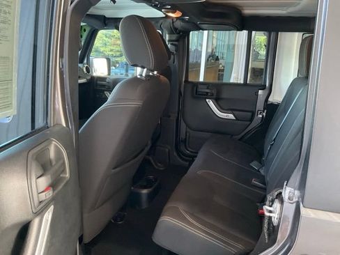 Used 2016 Jeep Wrangler Unlimited Sahara w/ Dual Top Group AWD/4WD image 13