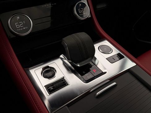 Used 2024 Jaguar F-PACE R-Dynamic S image 47