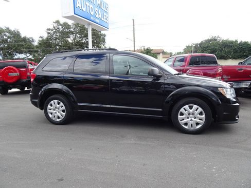 Used 2018 Dodge Journey SE image 2