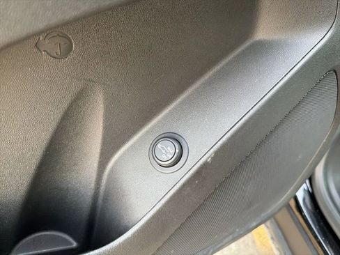 Used 2023 Chevrolet Equinox LT image 17