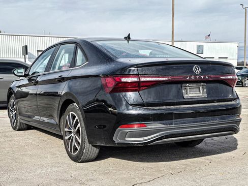 Used 2025 Volkswagen Jetta SE image 4