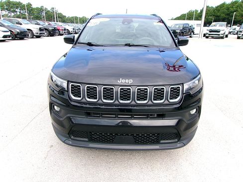 Used 2024 Jeep Compass Latitude AWD/4WD image 6