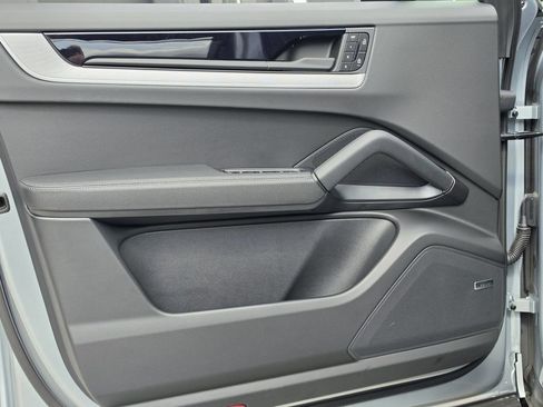 Certified 2026 Porsche Cayenne E-Hybrid AWD/4WD image 13