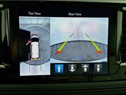 Used 2020 Chrysler Pacifica Limited w/ Tire & Wheel Group FWD image 23