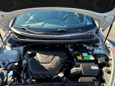 Used 2016 Hyundai Veloster w/ Option Group 02 image 10