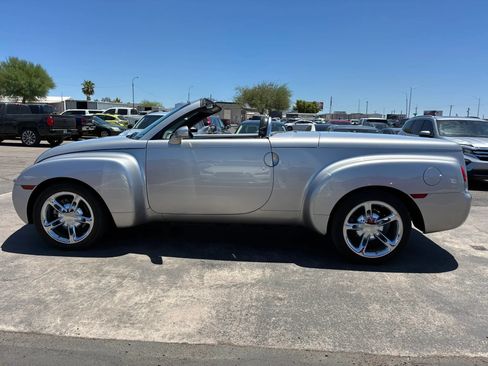 Used 2005 Chevrolet SSR w/ Preferred Equipment Group RWD image 3