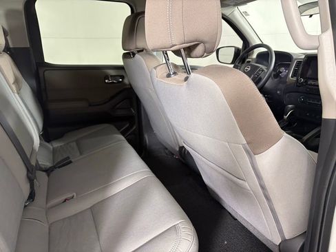 Used 2023 Nissan Frontier SV w/ Technology Package image 17