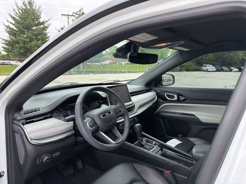 Used 2024 Jeep Compass Limited AWD/4WD image 11