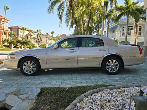 Used 2003 Lincoln Town Car Cartier image 33
