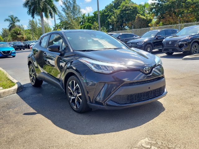 Used 2021 Toyota C-HR XLE FWD image 3