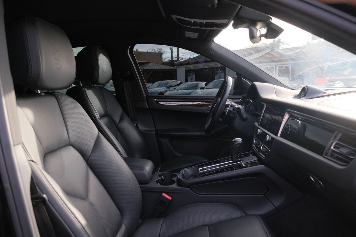 Used 2023 Porsche Macan Turbo AWD/4WD image 28